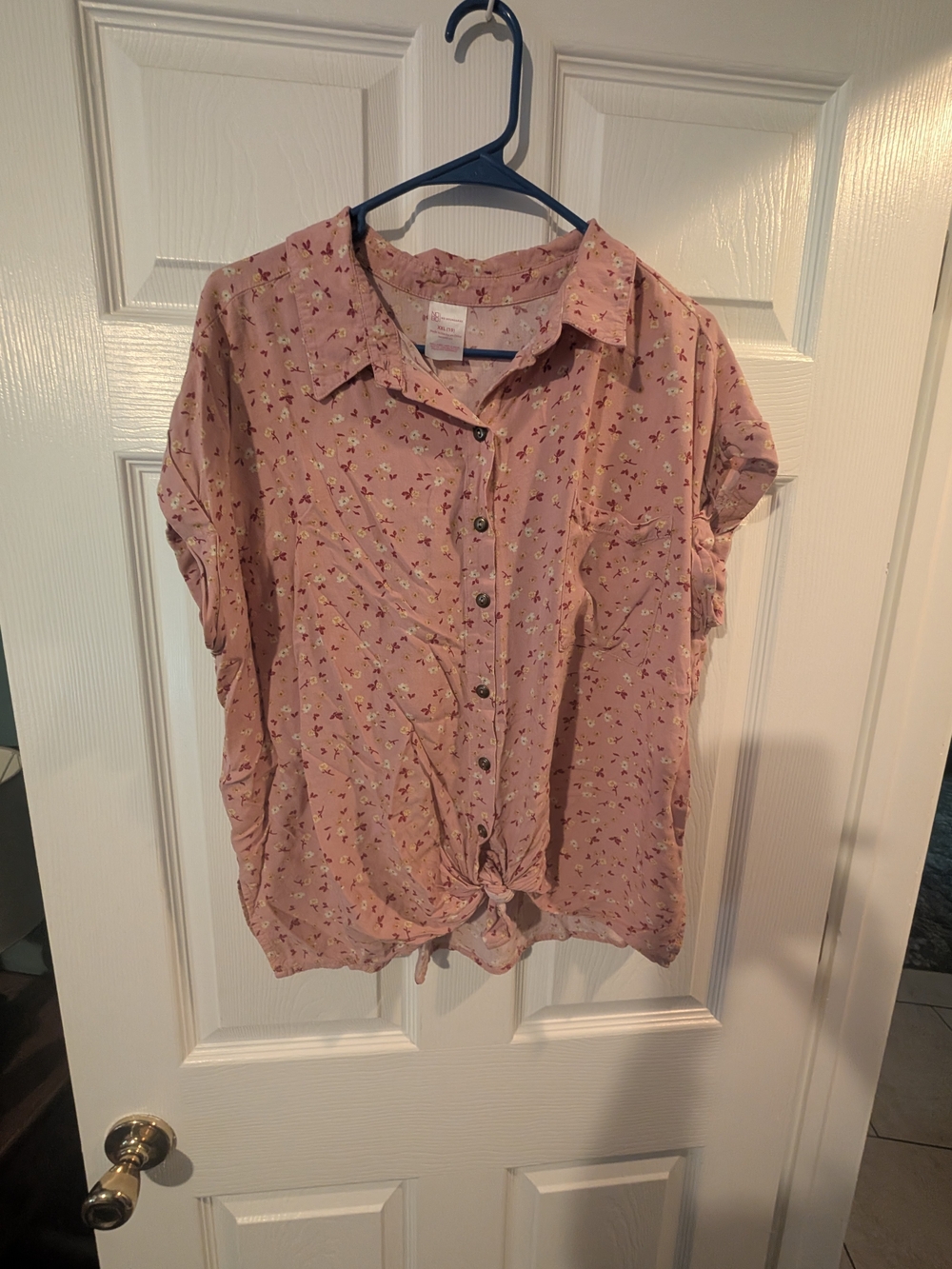 No Boundaries Pink Floral Button-Front Tie-Hem Shirt